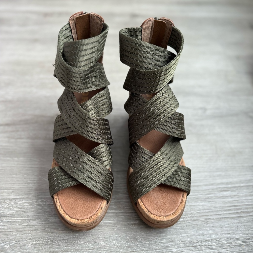 Sorel Joanie wedge strap sandal